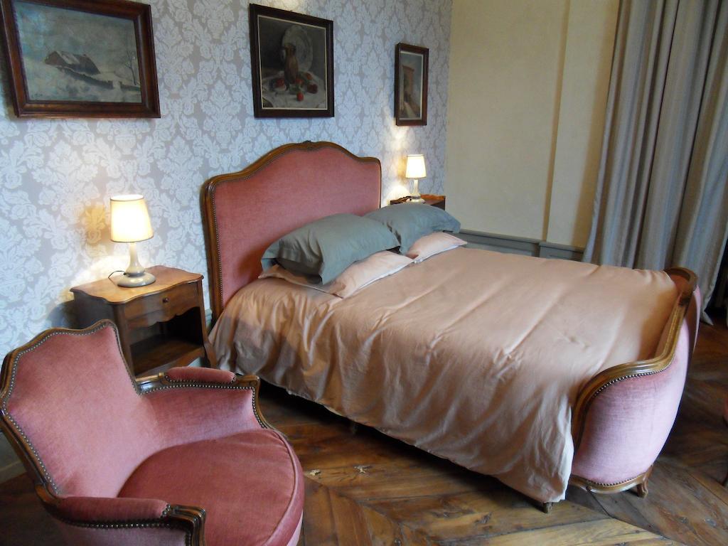 Chateau De Clermont-Saves Acomodação com café da manhã LʼIsle-Jourdain Quarto foto