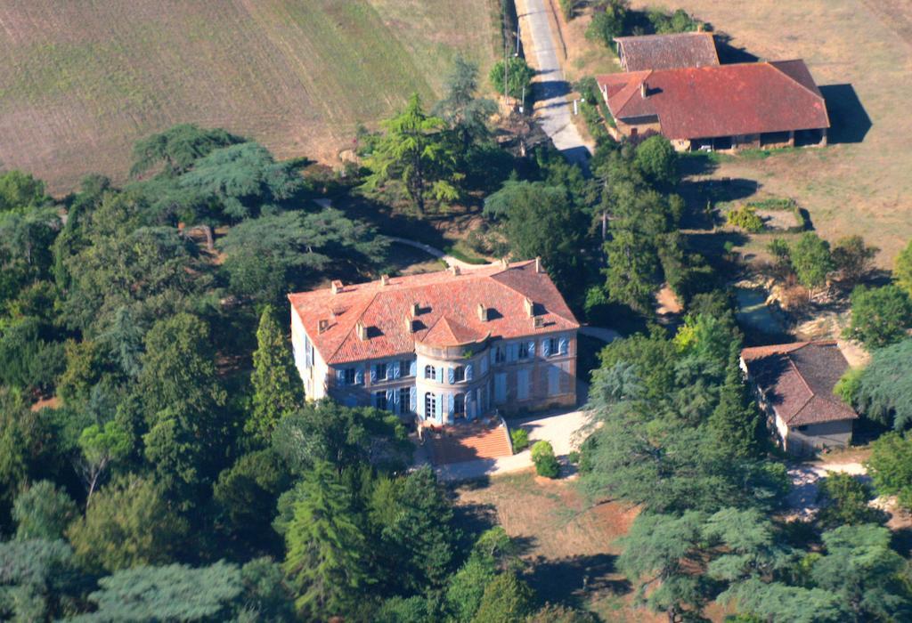 Chateau De Clermont-Saves Acomodação com café da manhã LʼIsle-Jourdain Exterior foto