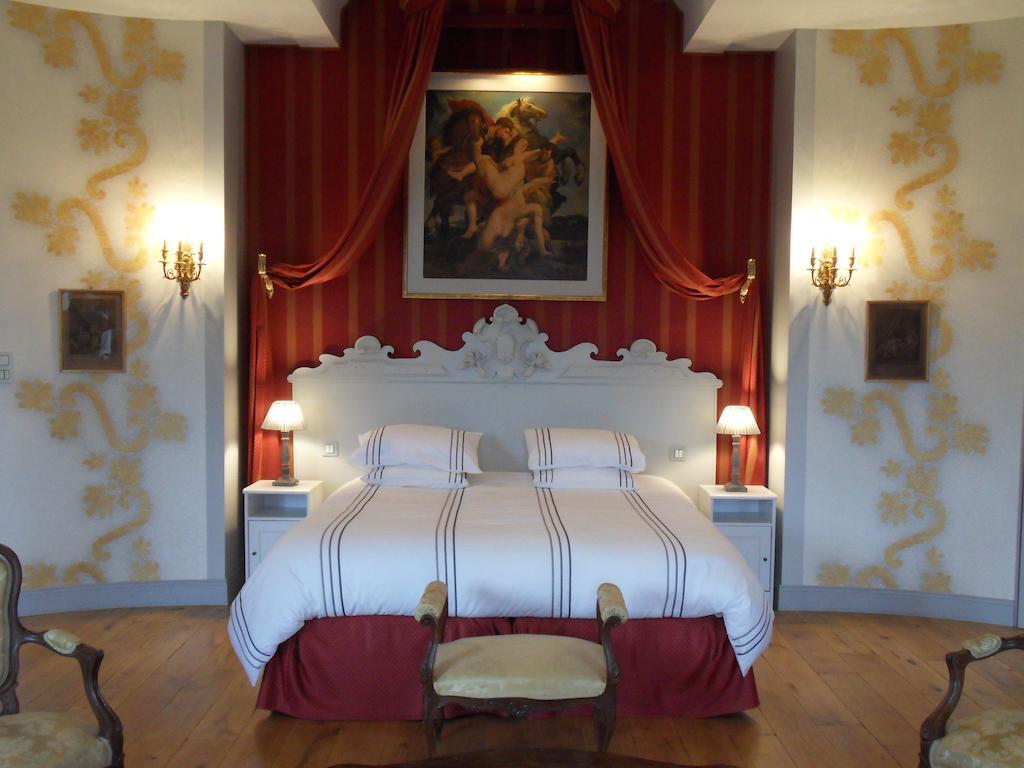 Chateau De Clermont-Saves Acomodação com café da manhã LʼIsle-Jourdain Quarto foto